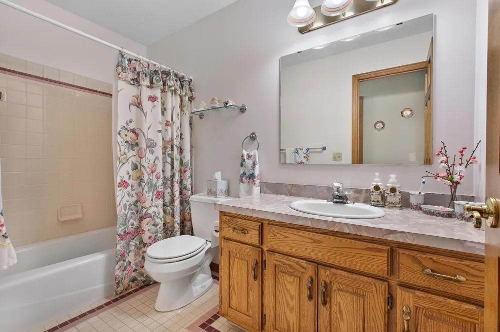 8978 Jewel Avenue S Cottage Grove, MN 55016