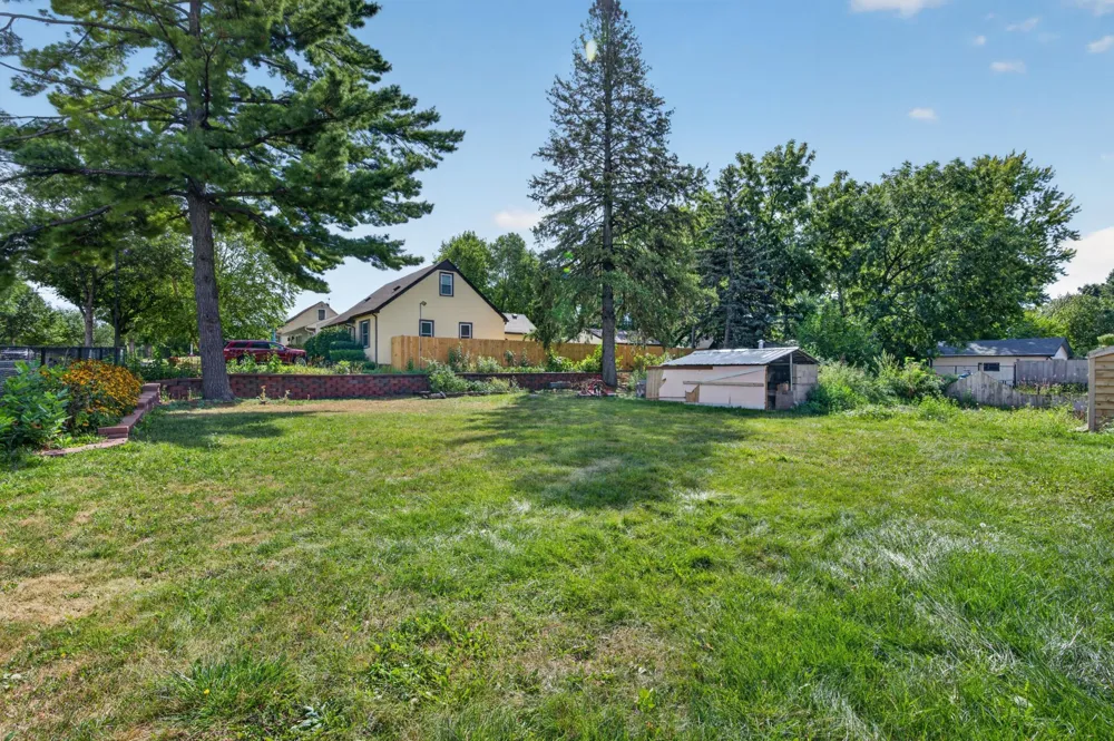1498 Hazelwood Street Saint Paul, MN 55106