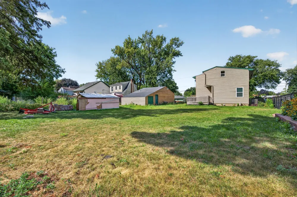 1498 Hazelwood Street Saint Paul, MN 55106