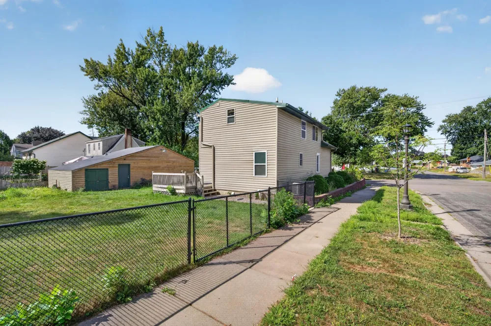 1498 Hazelwood Street Saint Paul, MN 55106