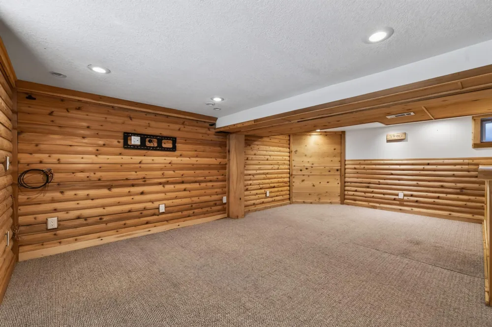 1498 Hazelwood Street Saint Paul, MN 55106