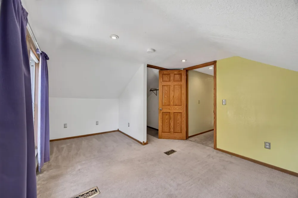 1498 Hazelwood Street Saint Paul, MN 55106