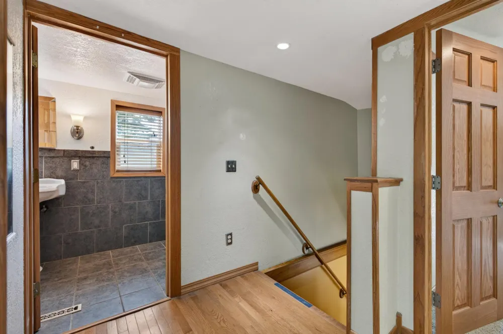 1498 Hazelwood Street Saint Paul, MN 55106