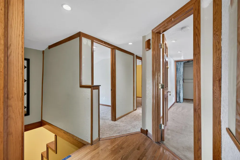 1498 Hazelwood Street Saint Paul, MN 55106