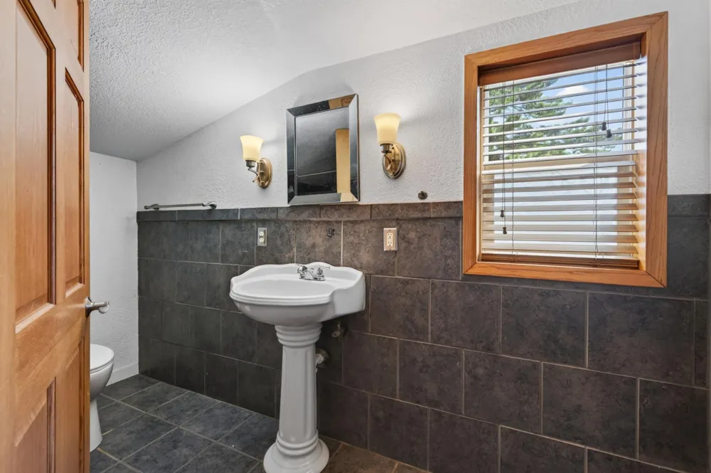 1498 Hazelwood Street Saint Paul, MN 55106