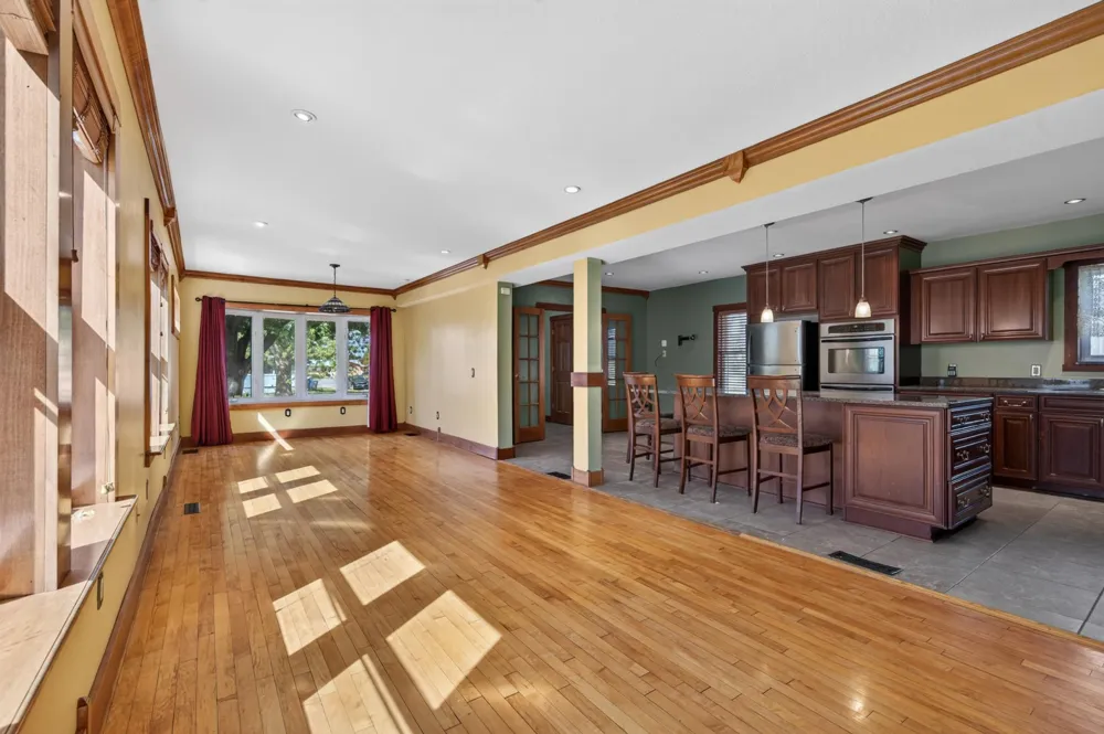 1498 Hazelwood Street Saint Paul, MN 55106
