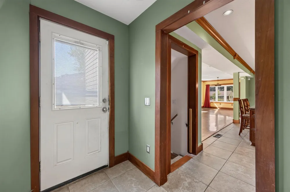 1498 Hazelwood Street Saint Paul, MN 55106