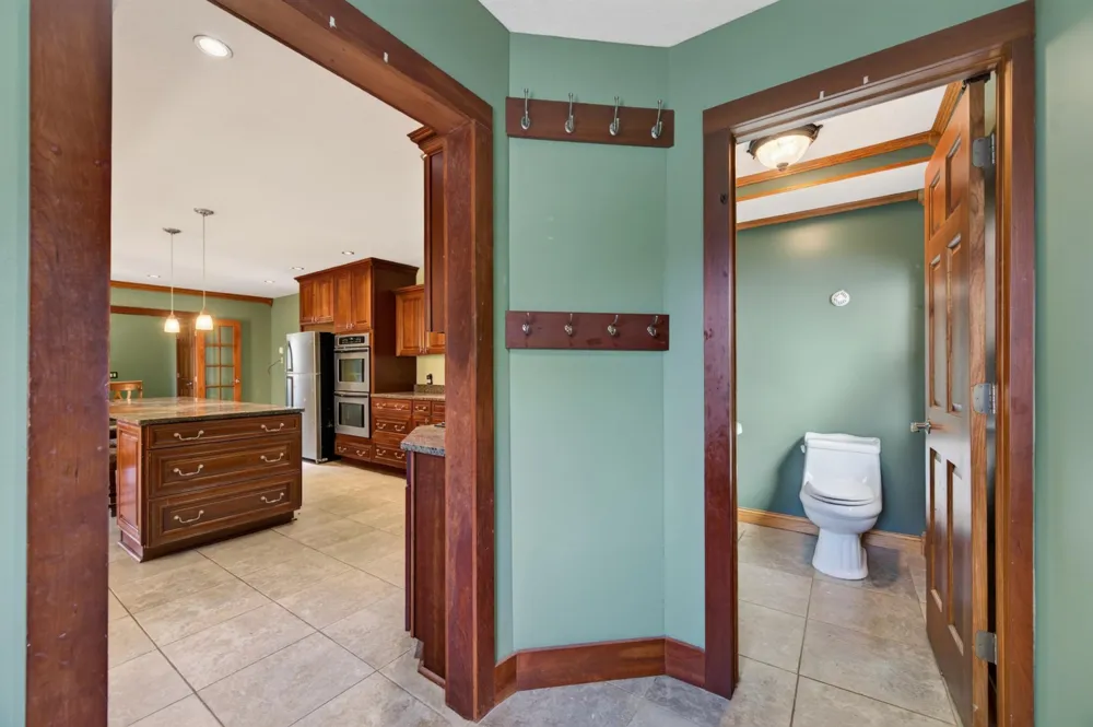 1498 Hazelwood Street Saint Paul, MN 55106