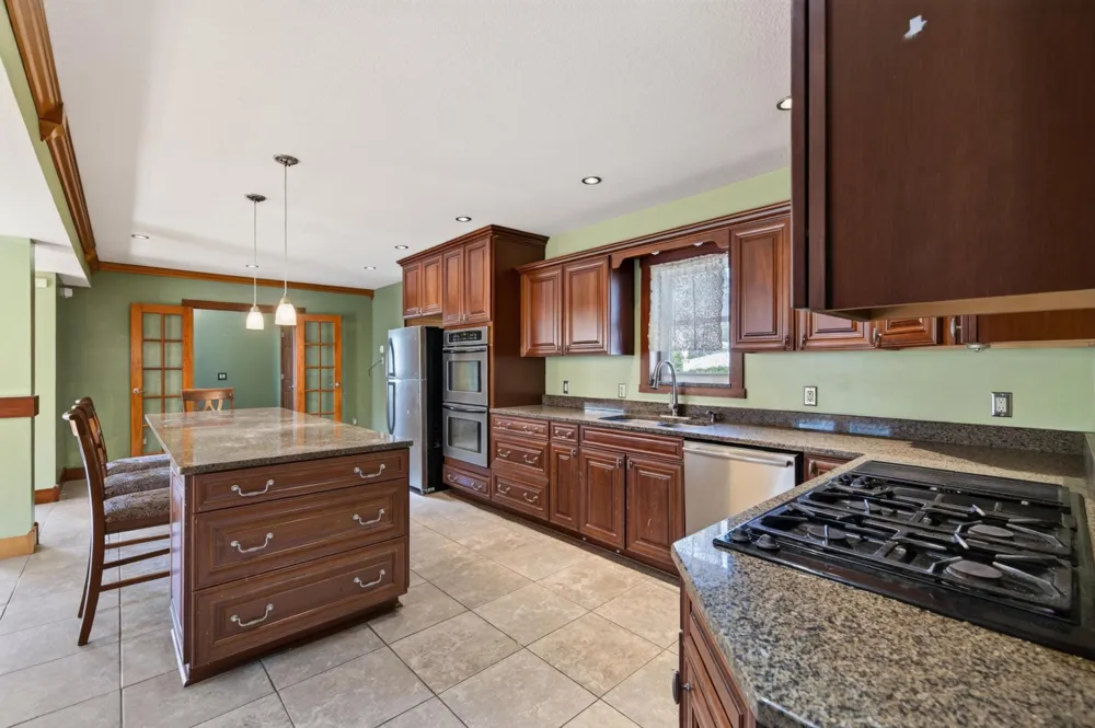 1498 Hazelwood Street Saint Paul, MN 55106