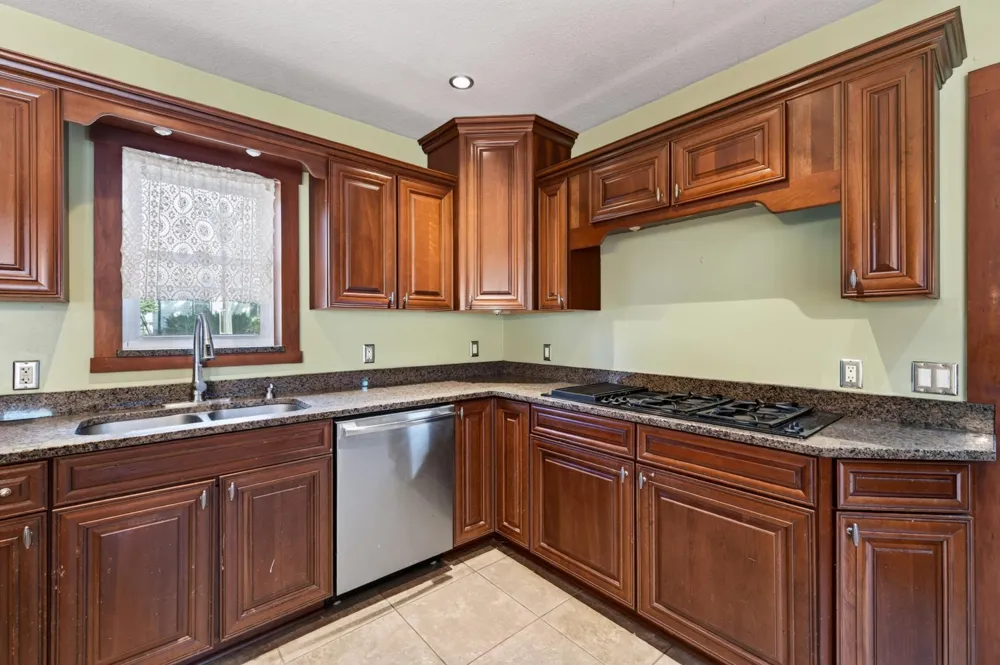 1498 Hazelwood Street Saint Paul, MN 55106
