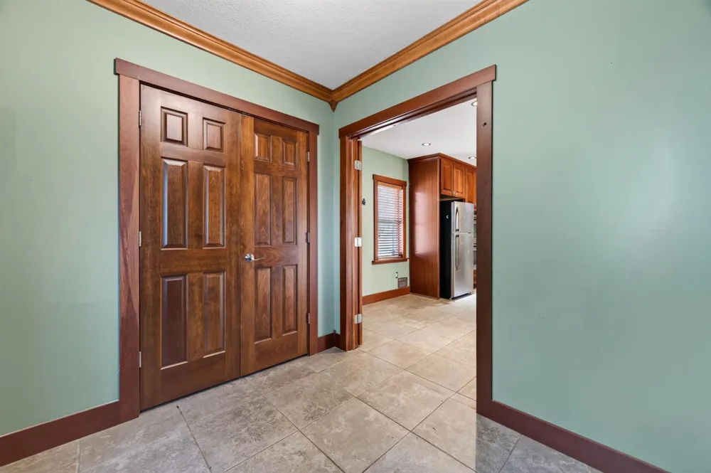 1498 Hazelwood Street Saint Paul, MN 55106