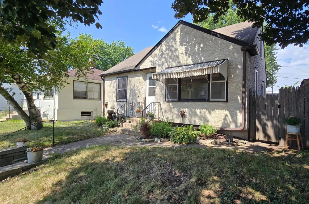 1229 7th Street E Saint Paul, MN 55106