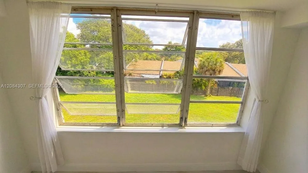 445 NE 195th St #332 Miami, FL 33179