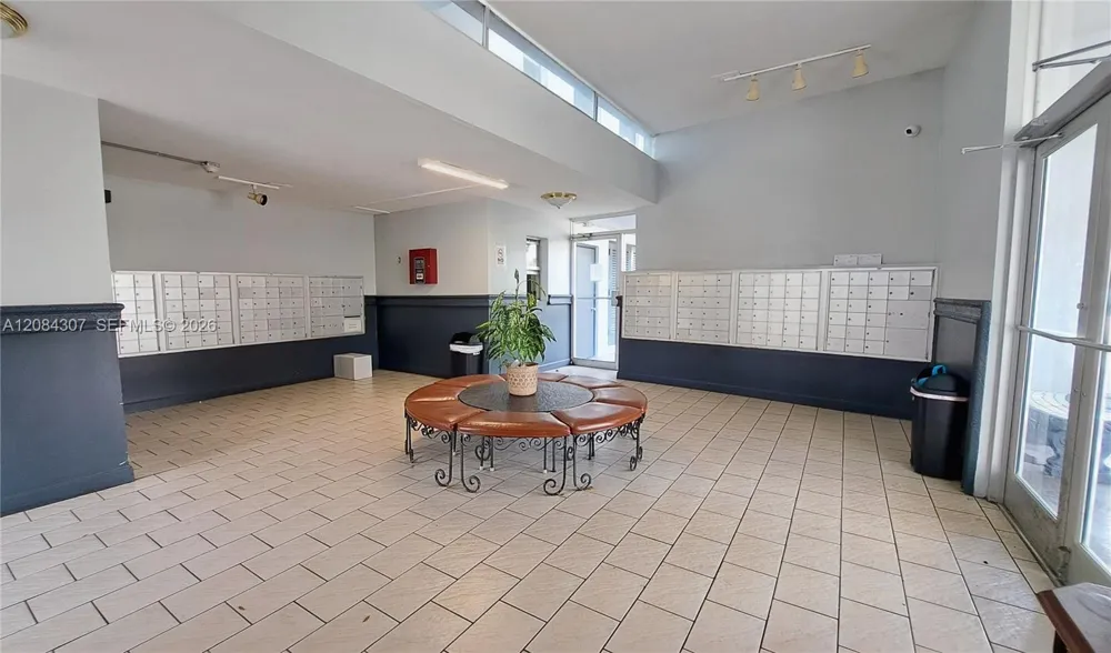445 NE 195th St #332 Miami, FL 33179