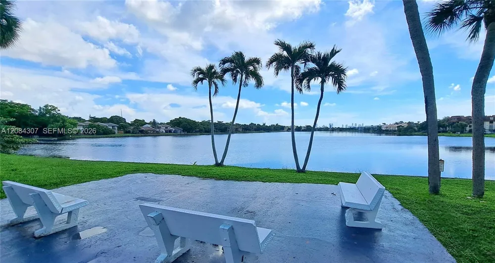 445 NE 195th St #332 Miami, FL 33179