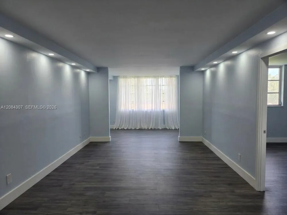 445 NE 195th St #332 Miami, FL 33179