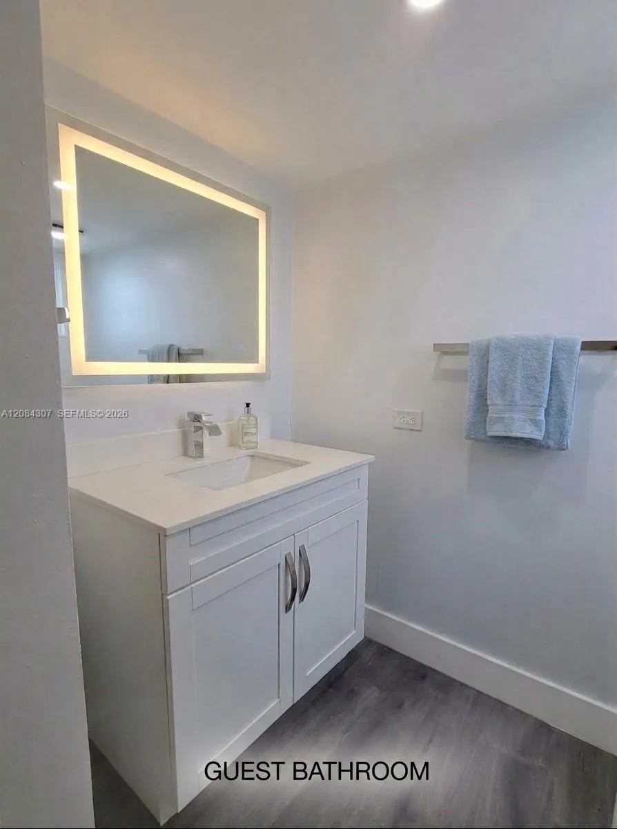 445 NE 195th St #332 Miami, FL 33179