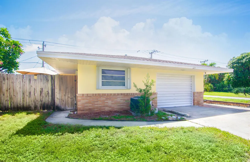 891 LYNDON DRIVE Lantana, FL 33462