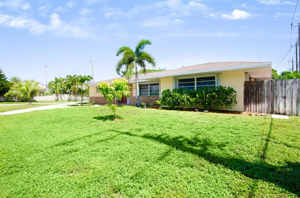 891 LYNDON DRIVE Lantana, FL 33462