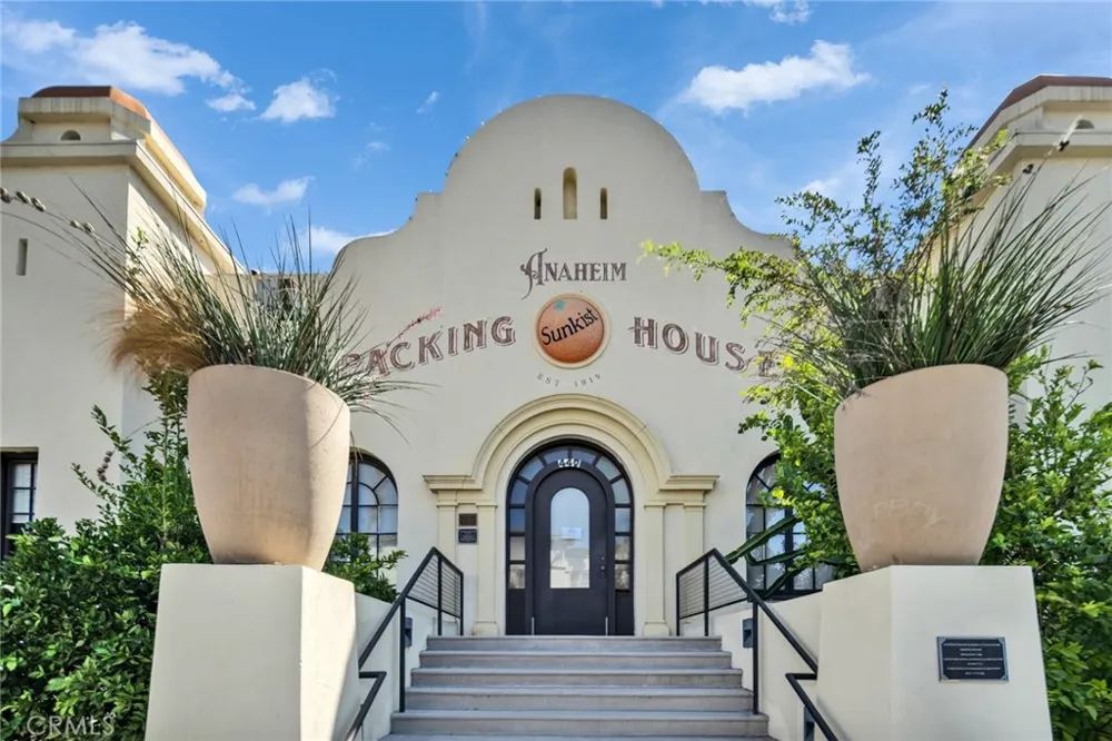 412 E Santa Ana Anaheim, CA 92805