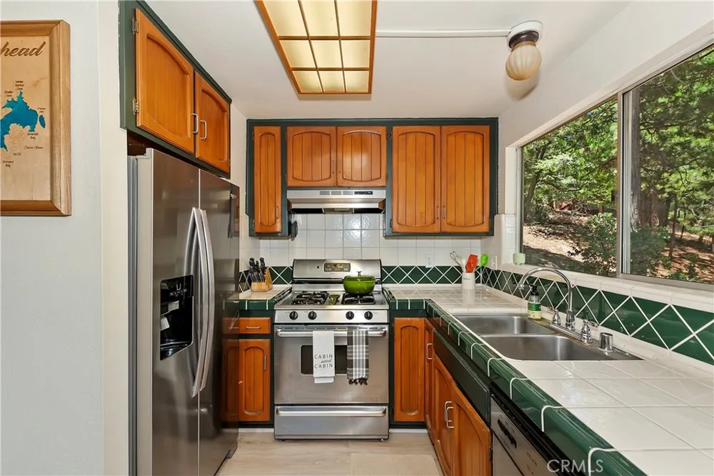 27230 Peninsula Lake Arrowhead, CA 92352