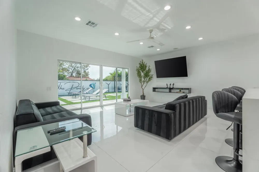 2090 W Nicola Road Palm Springs, CA 92262