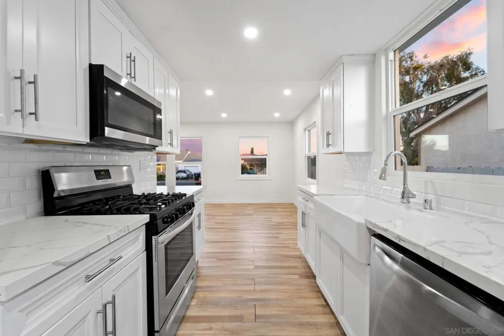 4220 E Overlook Dr San Diego, CA 92115