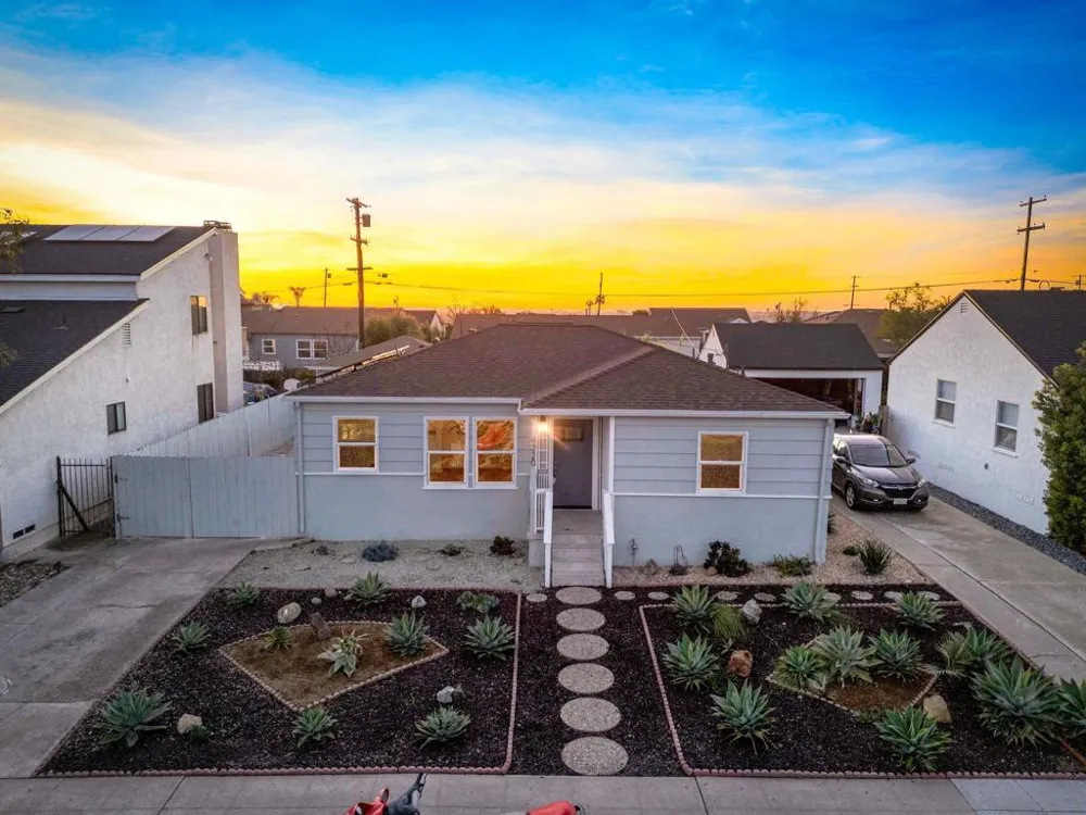 4220 E Overlook Dr San Diego, CA 92115