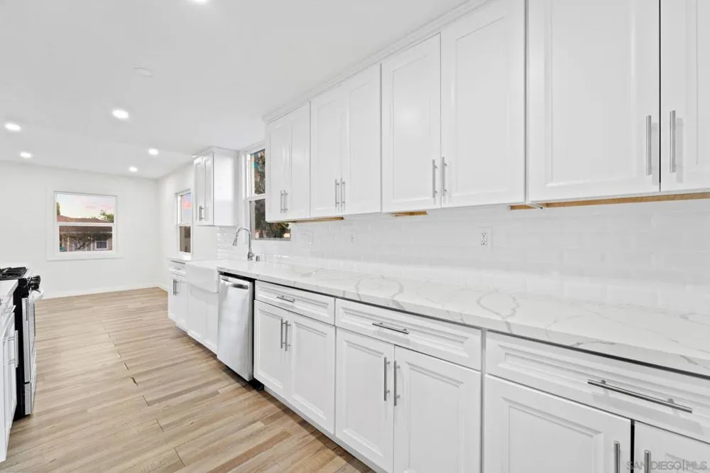 4220 E Overlook Dr San Diego, CA 92115