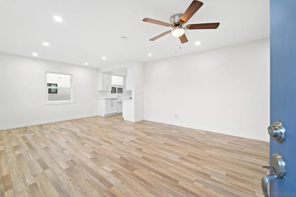 4220 E Overlook Dr San Diego, CA 92115