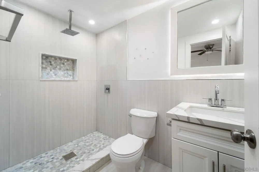 4220 E Overlook Dr San Diego, CA 92115