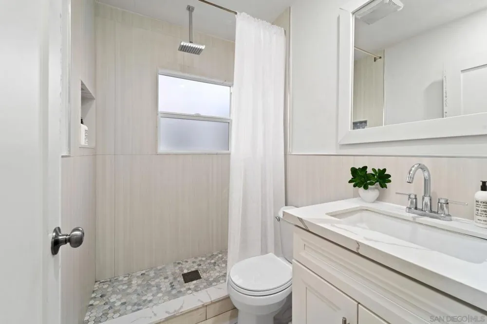 4220 E Overlook Dr San Diego, CA 92115