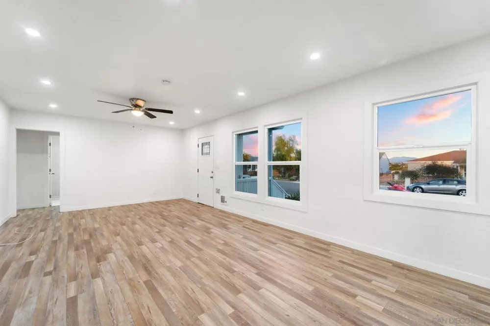 4220 E Overlook Dr San Diego, CA 92115