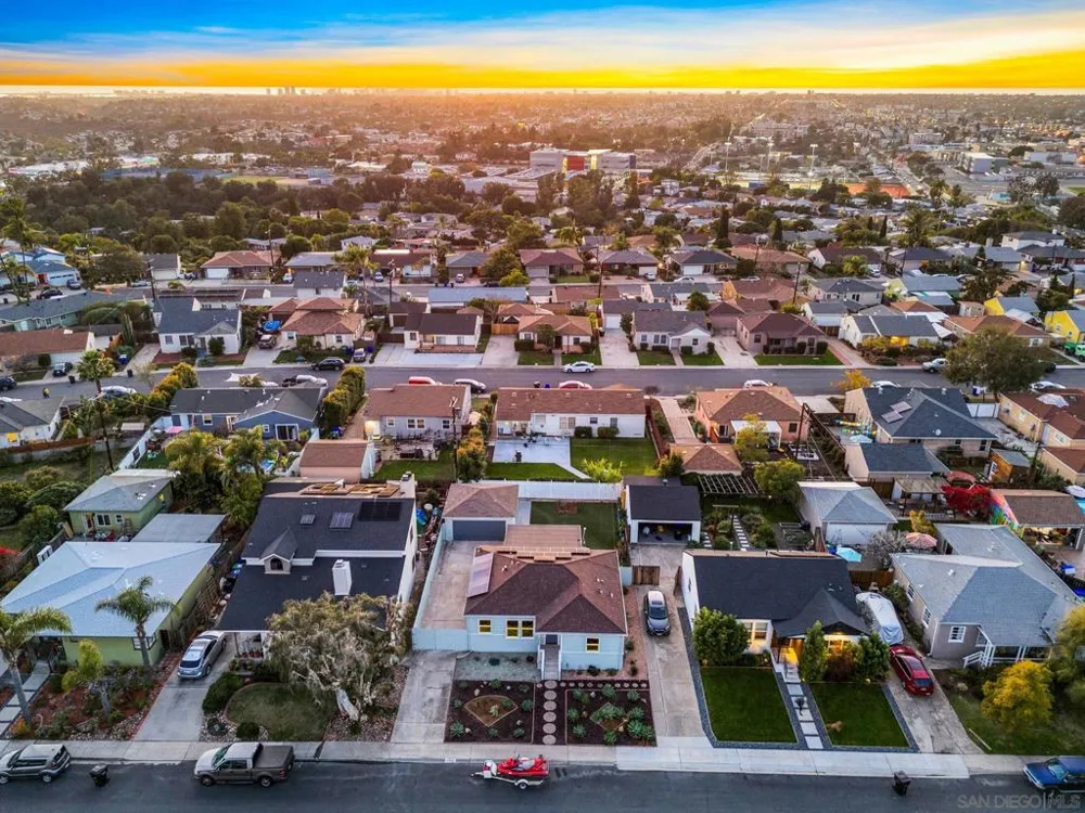 4220 E Overlook Dr San Diego, CA 92115