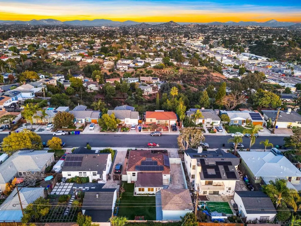 4220 E Overlook Dr San Diego, CA 92115