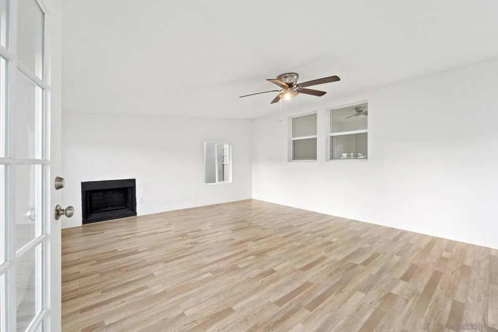 4220 E Overlook Dr San Diego, CA 92115