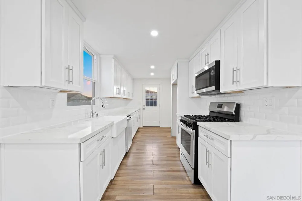 4220 E Overlook Dr San Diego, CA 92115