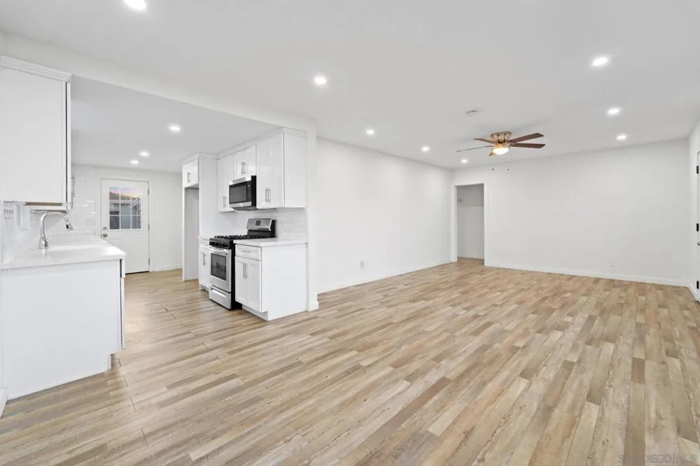 4220 E Overlook Dr San Diego, CA 92115