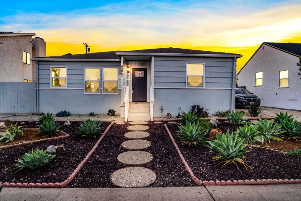 4220 E Overlook Dr San Diego, CA 92115
