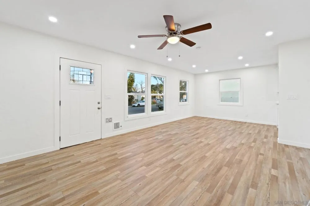 4220 E Overlook Dr San Diego, CA 92115