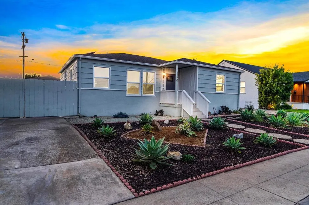 4220 E Overlook Dr San Diego, CA 92115