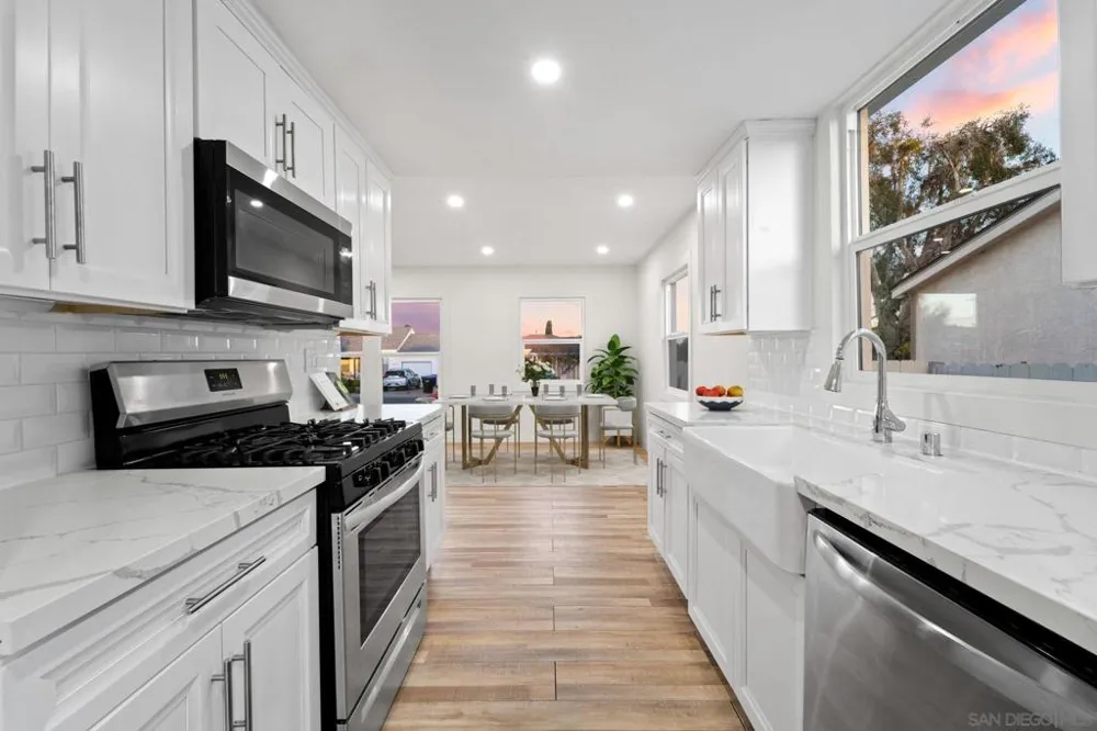 4220 E Overlook Dr San Diego, CA 92115