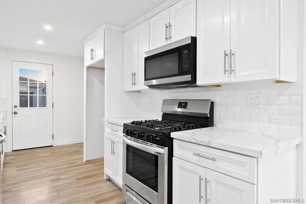 4220 E Overlook Dr San Diego, CA 92115