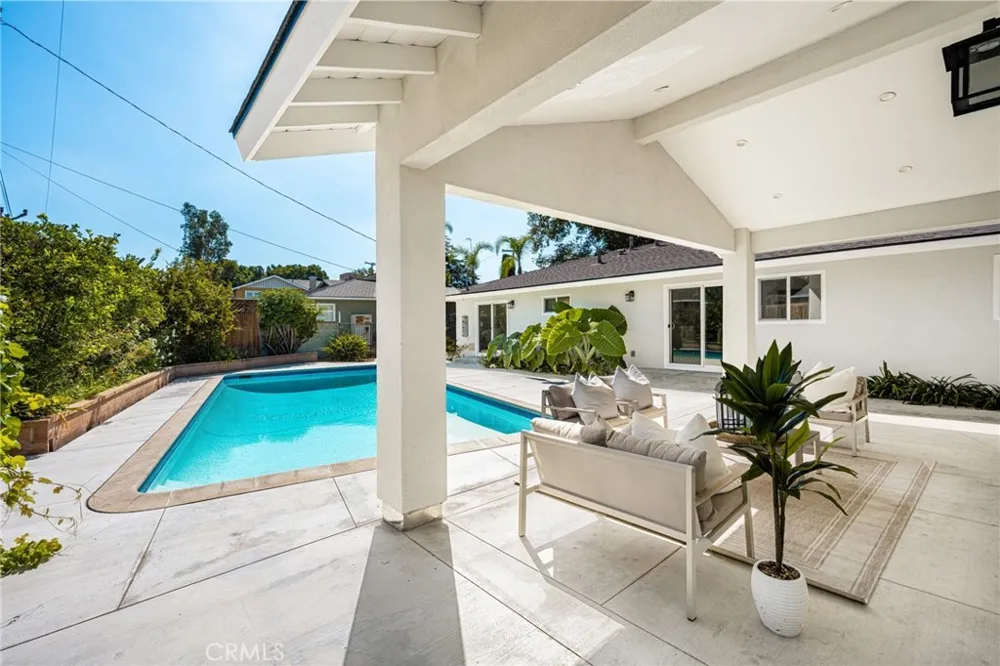 1209 E Walnut Orange, CA 92867