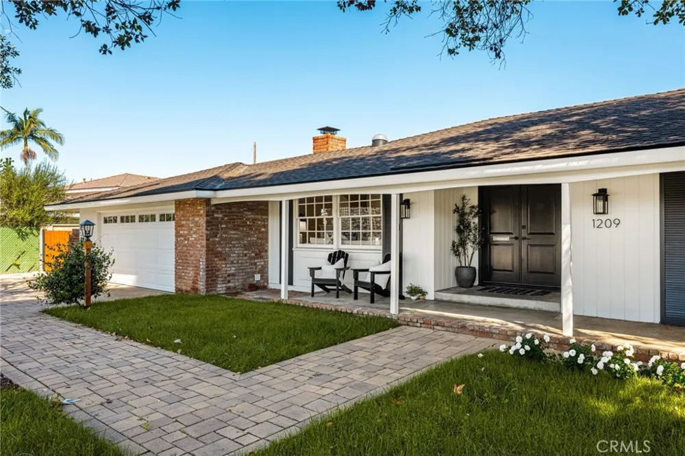 1209 E Walnut Orange, CA 92867