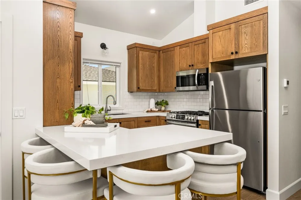 1209 E Walnut Orange, CA 92867