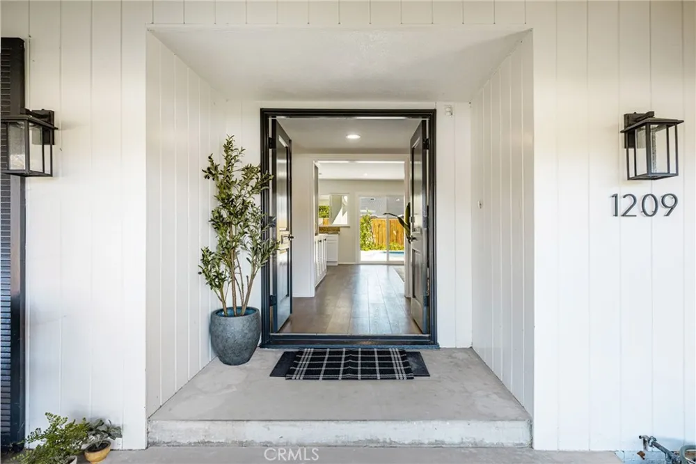 1209 E Walnut Orange, CA 92867