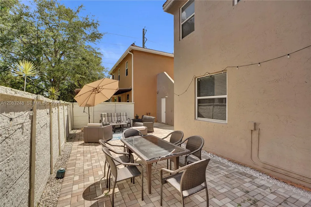 10809 NW 51st Trail Doral, FL 33178