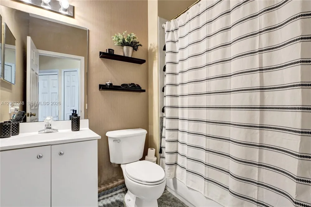 10809 NW 51st Trail Doral, FL 33178
