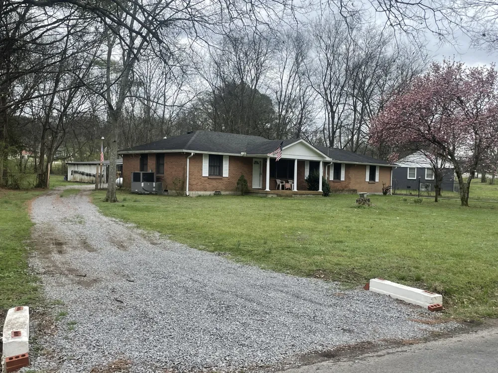 456 Ewing Ln Nashville, TN 37207